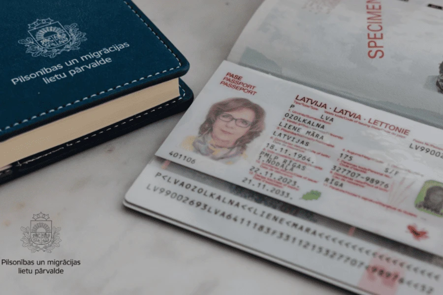 Latvian passport: sample